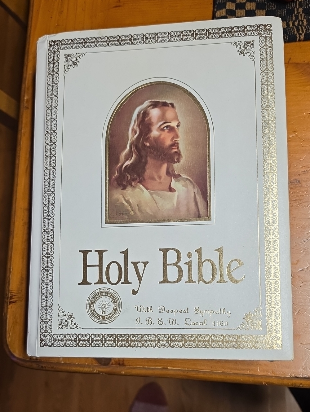 Holy Bible – White and Gold Decorative Keepsake